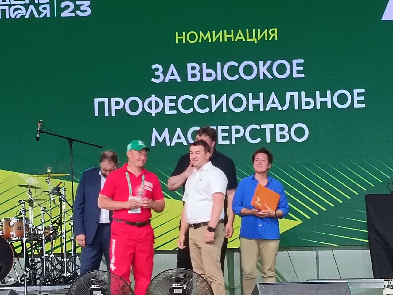 Сергей Захаров занял четвертое место и стал победителем в номинации «За высокое профессиональное мастерство» на Десятом Открытом чемпионате России по пахоте 