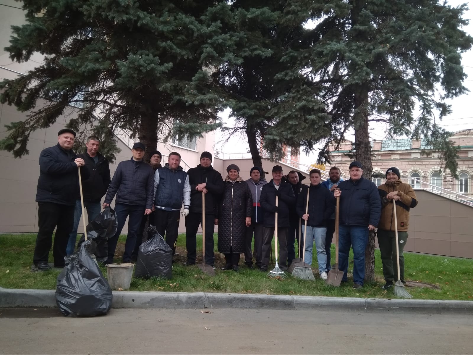 Cотрудники Министерства сельского хозяйства Пензенской области приняли активное участие в общегородском субботнике