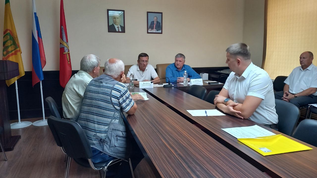 Заместитель Председателя Правительства - Министр сельского хозяйства Пензенской области Роман Калентьев провел личный прием граждан в Нижнеломовском районе