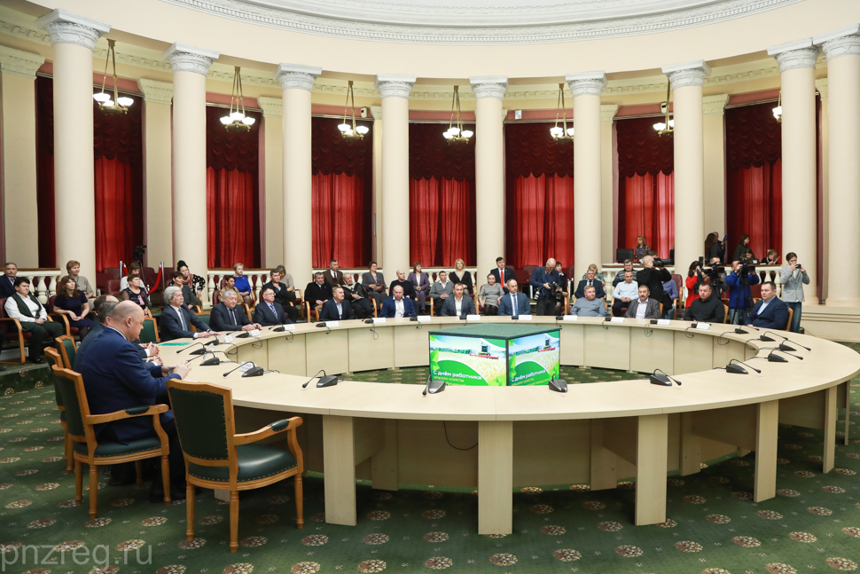 Олег Мельниченко отметил наградами лучших работников агропромышленного комплекса