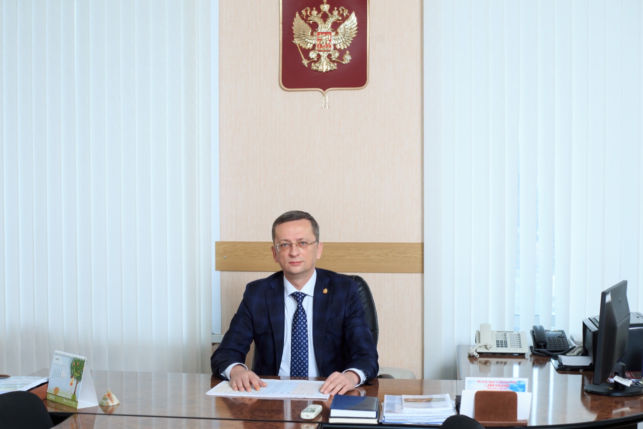 Заместитель Председателя Правительства - Министр сельского хозяйства Пензенской области Роман Калентьев поздравил  работников сахарной промышленности с  Днем сахарника России