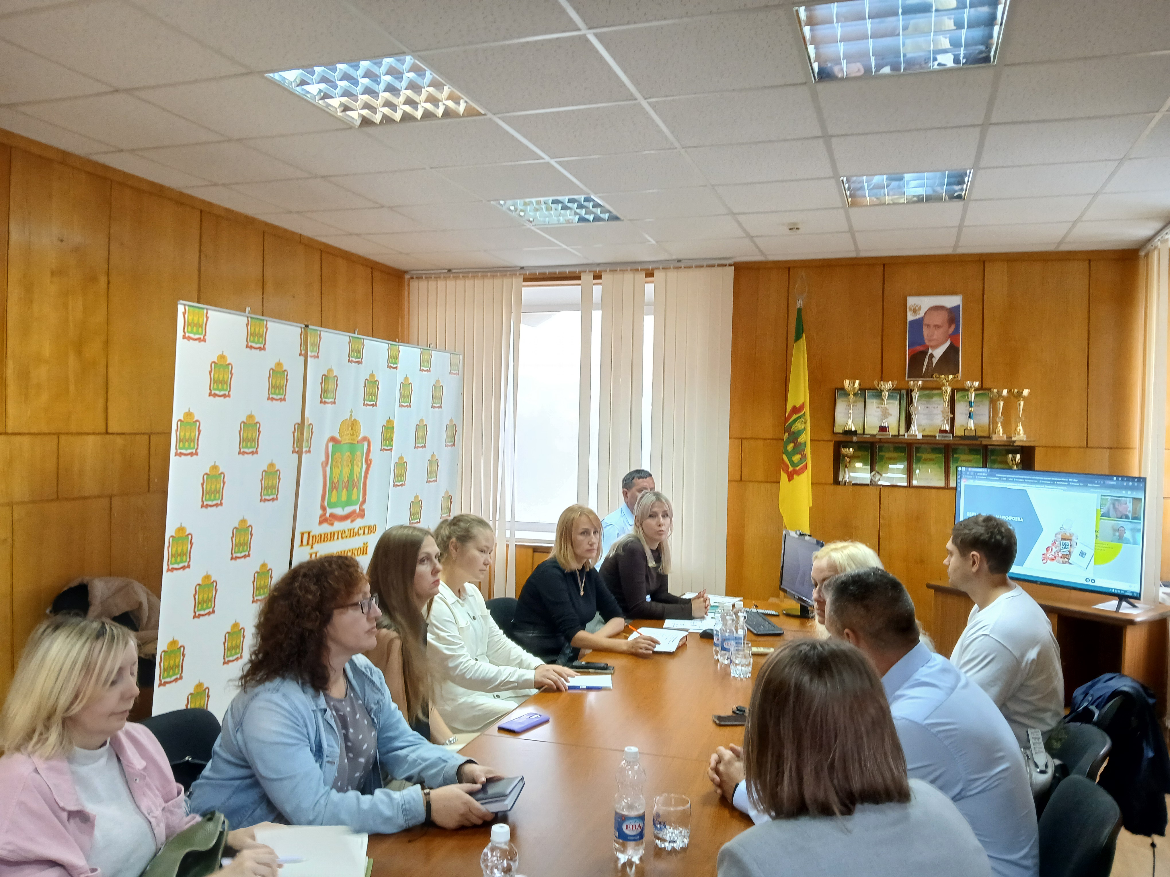 В областном Минсельхозе состоялось совещание с производителями сладостей и кондитерских изделий В областном Минсельхозе состоялось совещание с производителями сладостей и кондитерских изделий