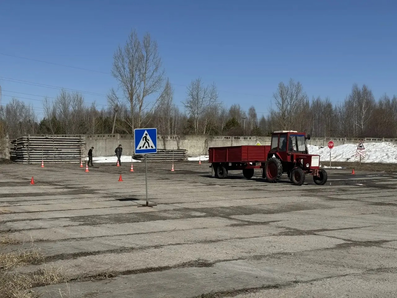 Практическая часть экзамена на право управления тракторами прошла в Бессоновском районе