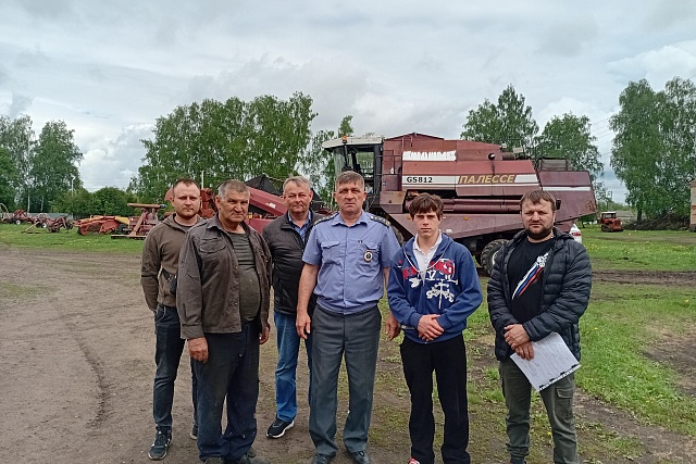 Экзамен на право управления самоходными машинами прошёл в Земетчинском филиале Нижнеломовского многопрофильного техникума Экзамен на право управления самоходными машинами прошёл в Земетчинском филиале Нижнеломовского многопрофильного техникума