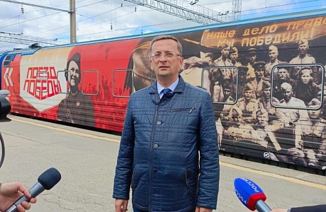 Роман Калентьев посетил выставку «Поезд Победы»