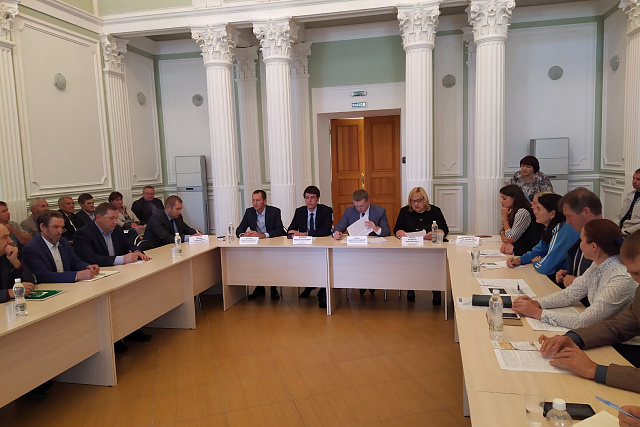 Андрей Персанов на заседании Совета в Никольском районе рассказал предпринимателям о мерах поддержки агробизнеса Андрей Персанов на заседании Совета в Никольском районе рассказал предпринимателям о мерах поддержки агробизнеса