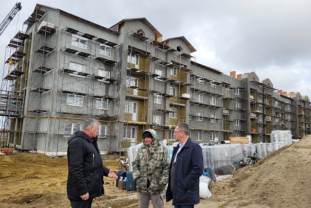 Роман Калентьев оценил ход строительства ЖК «Соловьи» в Нижнеломовском районе