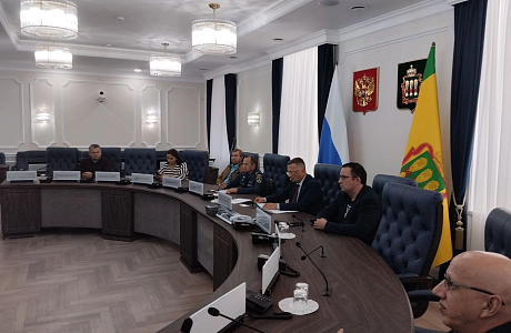 Роман Калентьев провел совещание по вопросам недопущения возникновения и распространения лесных пожаров на землях сельскохозяйственного назначения