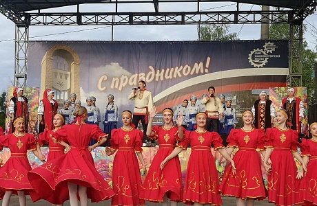 Заместитель Председателя Правительства — Министр сельского хозяйства Пензенской области Роман Калентьев поздравил жителей Нижнеломовского района с Днём России Заместитель Председателя Правительства — Министр сельского хозяйства Пензенской области Роман Калентьев поздравил жителей Нижнеломовского района с Днём России