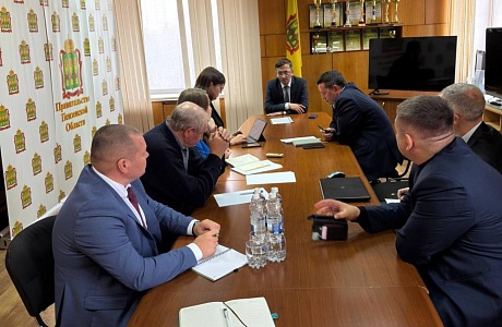 Роман Калентьев провел рабочую встречу с генеральным директором акционерного общества «Головной центр по воспроизводству сельскохозяйственных животных» Натальей Шавшуковой