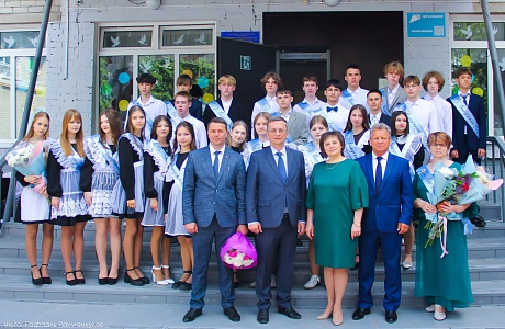 Роман Калентьев принял участие в торжественных мероприятиях, посвященных празднованию последнего звонка для учащихся МБОУ СОШ г. Городище