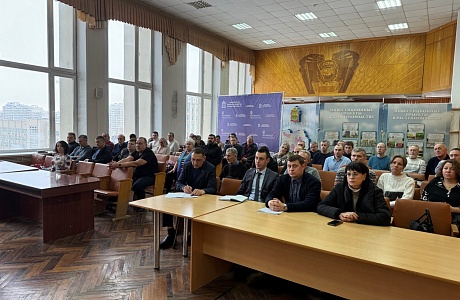 В связи с проведением праздничных мероприятий состоялось совещание по вопросам организации деятельности торговых развлекательных учреждений 